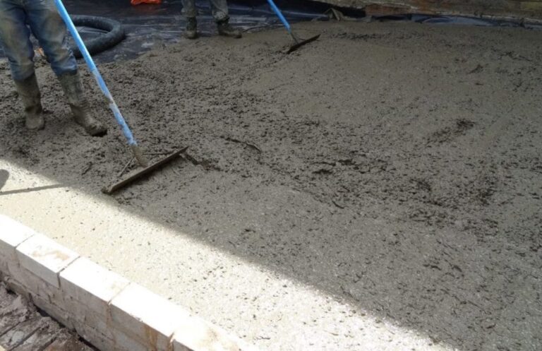 Finishing a fresh concrete floor