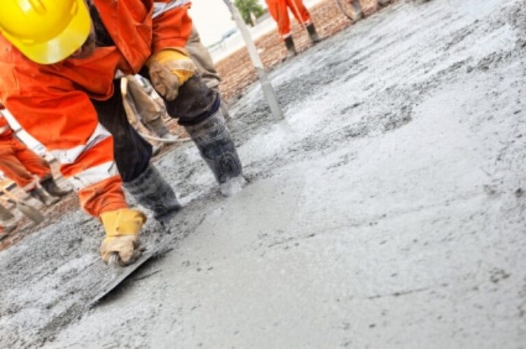Smoothing fresh concrete
